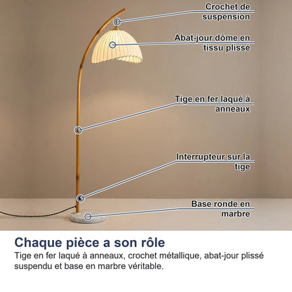 Détail du lampadaire: abat-jour plissé, crochet, tige en fer laqué et base en marbre