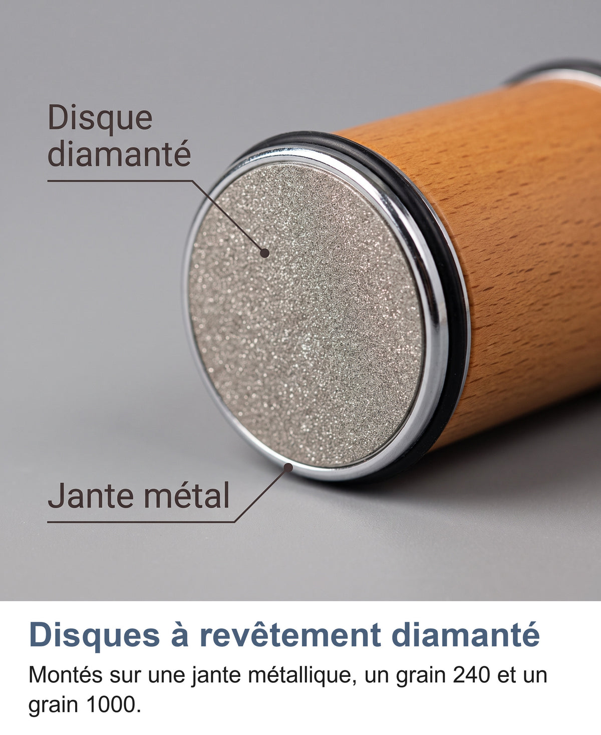 Gros plan sur le disque diamanté et la jante métallique du rouleau aiguiseur