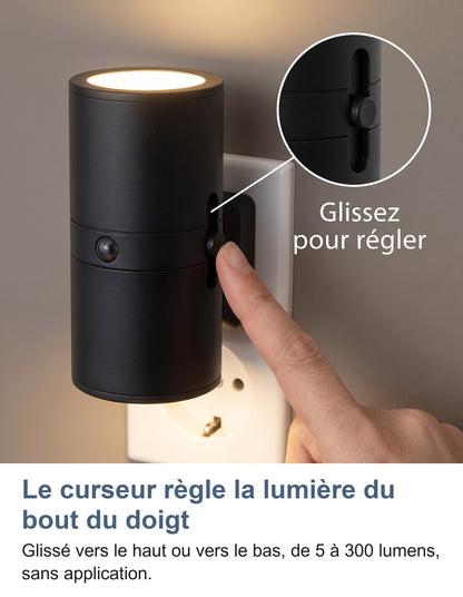 Doigt qui fait glisser le curseur sur le flanc de la veilleuse noire, avec zoom sur le curseur