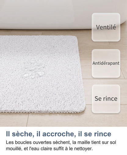 Tapis blanc près d'une baignoire : ventilé, antidérapant, se rince