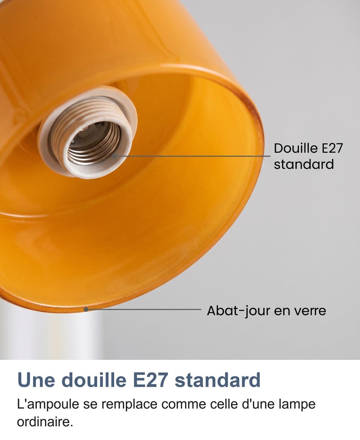 Douille E27 standard vue sous un abat-jour en verre orange