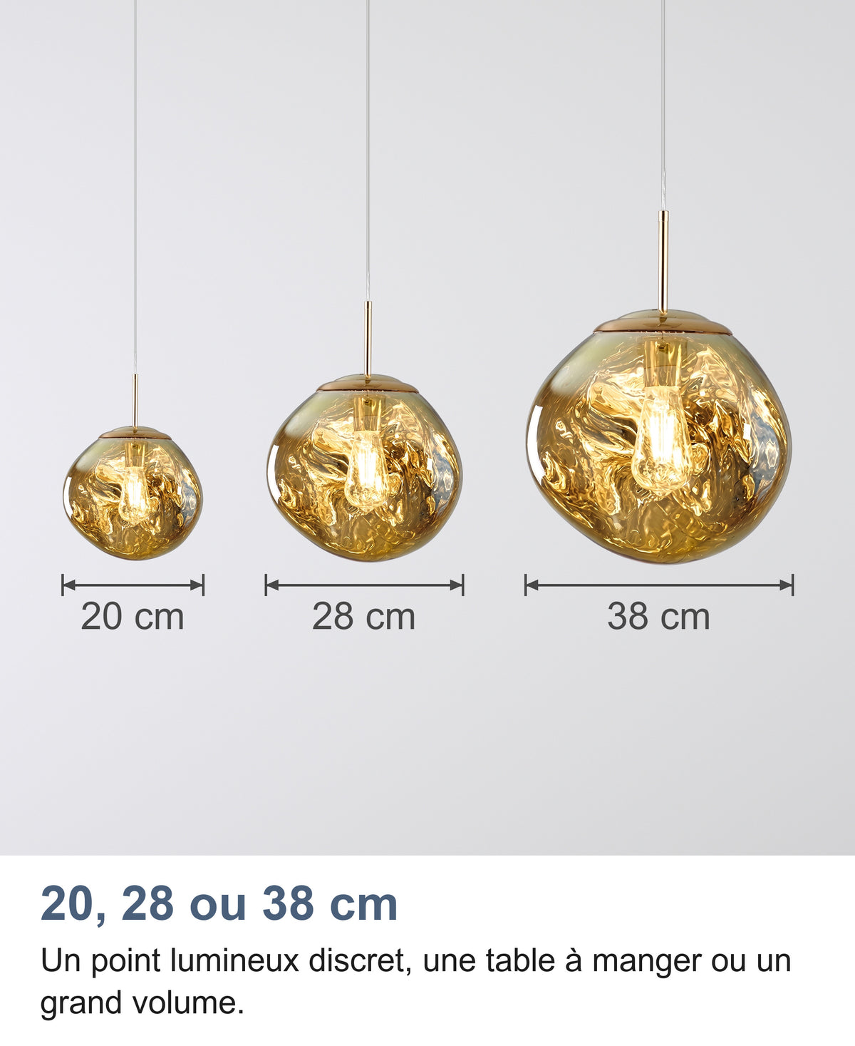 Les trois diamètres de la suspension à l'échelle : globes or de 20, 28 et 38 cm côte à côte