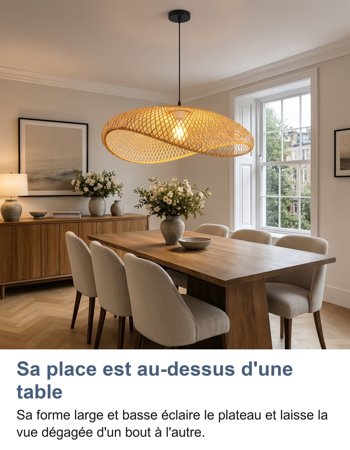 Suspension en bambou au-dessus d'une table à manger