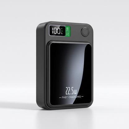 Batterie externe magnétique noire 20 000 mAh debout, écran du pourcentage allumé