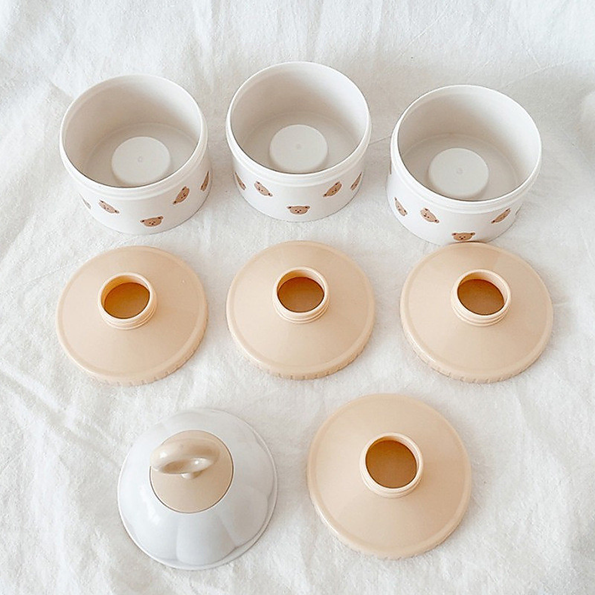 Boîte doseuse lait en poudre 3 étages, 100 g par pot et bec verseur à visser, autre angle