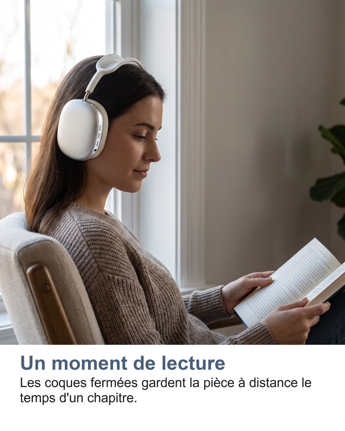 Un moment de lecture. Les coques fermées gardent la pièce à distance le temps d'un chapitre.