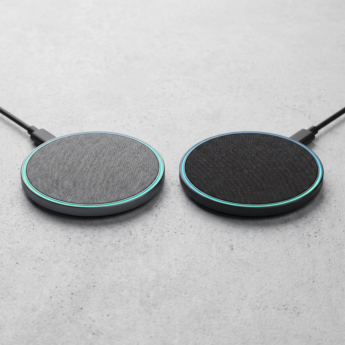 Les deux coloris côte à côte, le gris et le noir anthracite, même scène et même angle