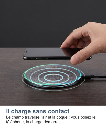 Il charge sans contact Le champ traverse l'air et la coque : vous posez le téléphone, la charge démarre.