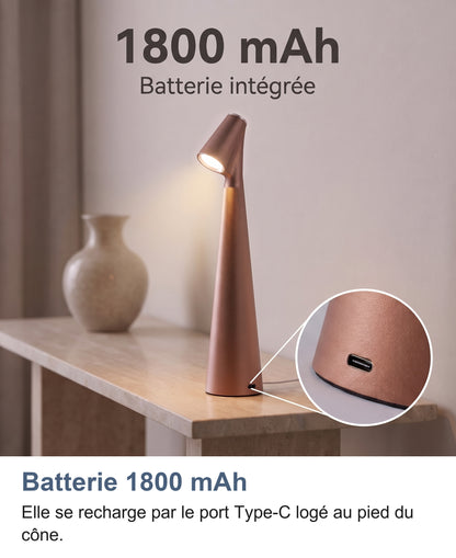 Batterie intégrée de 1800 mAh, zoom sur le port Type-C en bas du cône