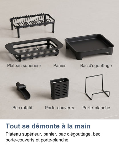 Les pièces de l'égouttoir : plateau supérieur, panier, bac d'égouttage, bec rotatif, porte-couverts et porte-planche