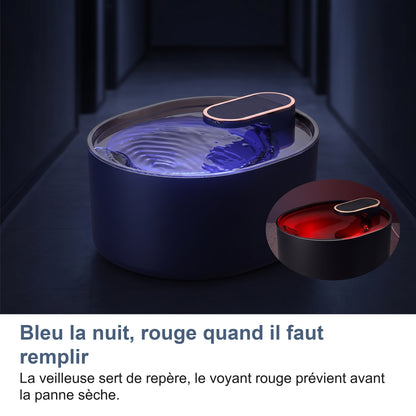 Bleu la nuit, rouge quand il faut remplir La veilleuse sert de repère, le voyant rouge prévient avant la panne sèche.