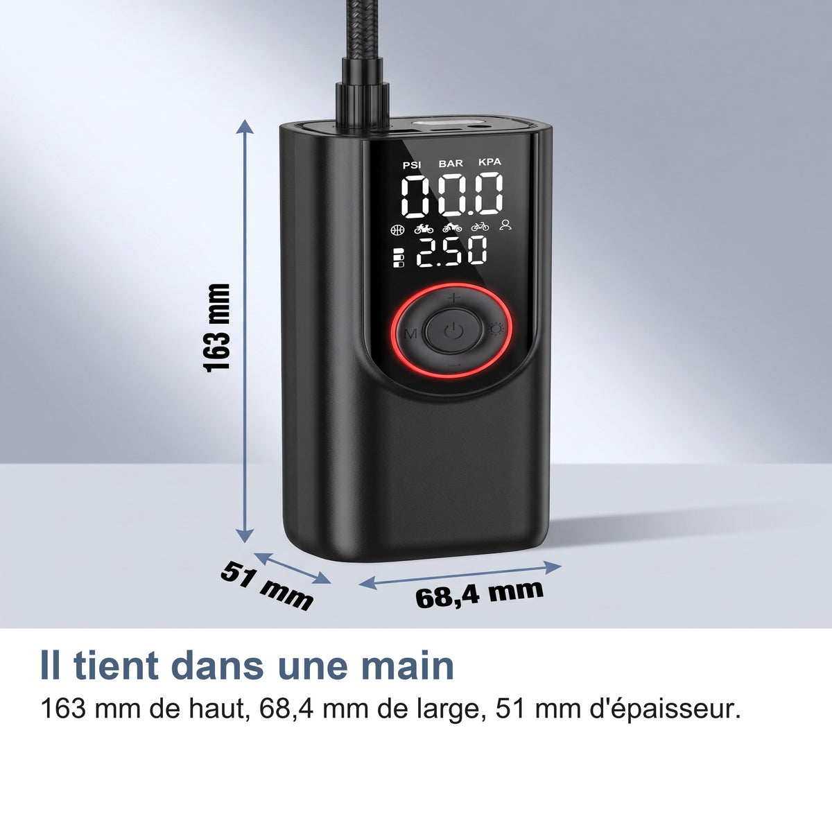 Il tient dans une main 163 mm de haut, 68,4 mm de large, 51 mm d'épaisseur.