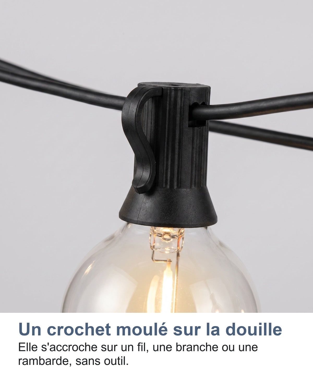 Un crochet moulé sur la douille Elle s'accroche sur un fil, une branche ou une rambarde, sans outil.