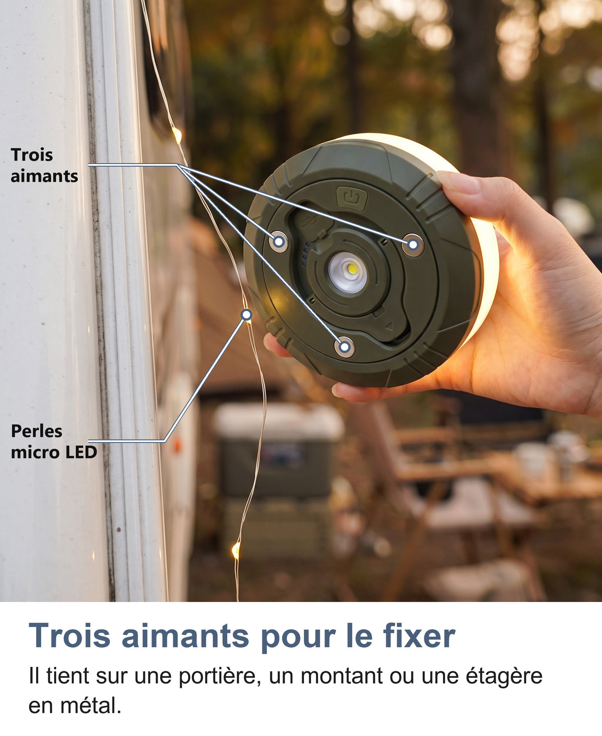 Main qui approche les trois aimants de la face verte d'une portière de van, perles micro LED sur la guirlande