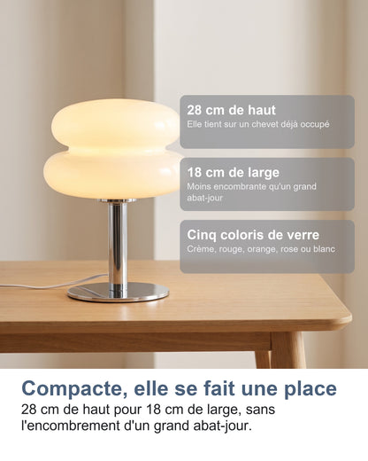 28 cm de haut, 18 cm de large, cinq coloris de verre