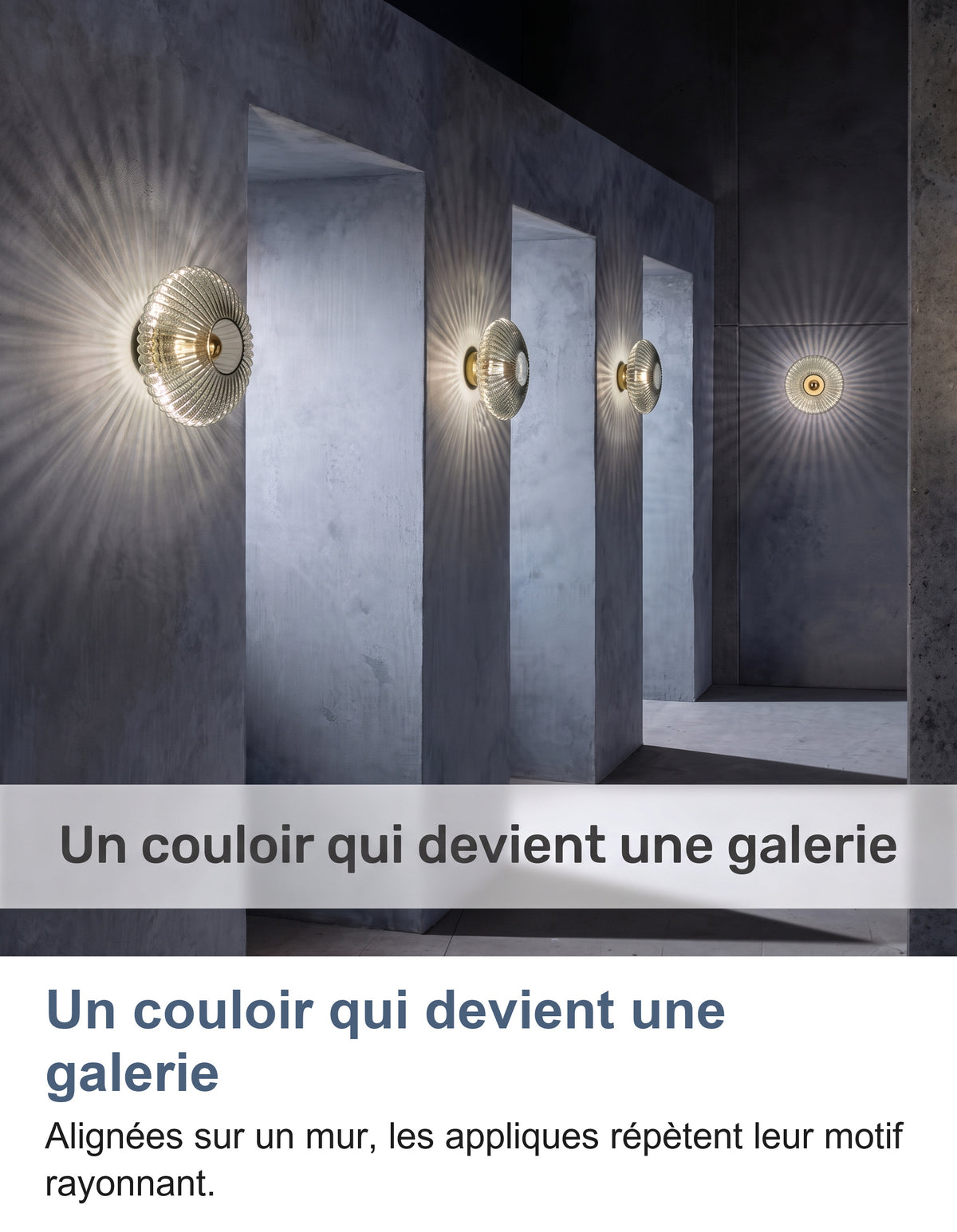 Quatre appliques en verre allumées en ligne dans un couloir en béton