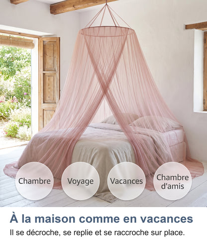 Moustiquaire rose dans une chambre de vacances : chambre, voyage, vacances, chambre d'amis