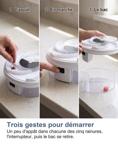 Trois gestes pour démarrer Un peu d'appât dans chacune des cinq rainures, l'interrupteur, puis le bac se retire.