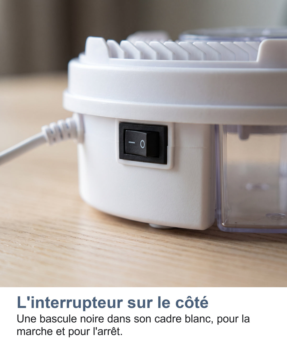 L'interrupteur sur le côté Une bascule noire dans son cadre blanc, pour la marche et pour l'arrêt.