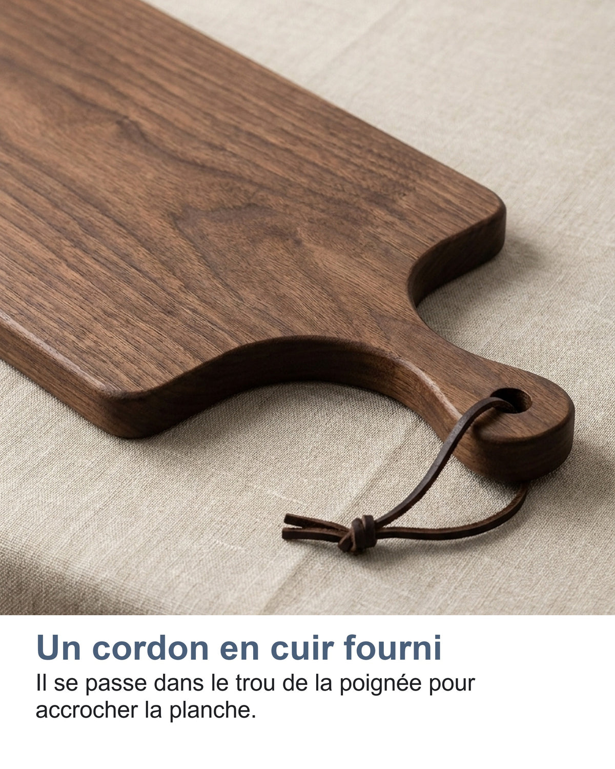 Un cordon en cuir fourni Il se passe dans le trou de la poignée pour accrocher la planche.
