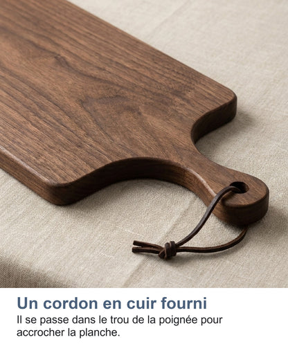 Un cordon en cuir fourni Il se passe dans le trou de la poignée pour accrocher la planche.