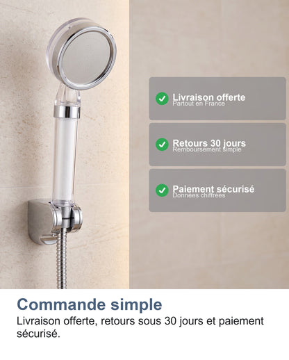 Le pommeau de douche filtrant dans une salle de bain