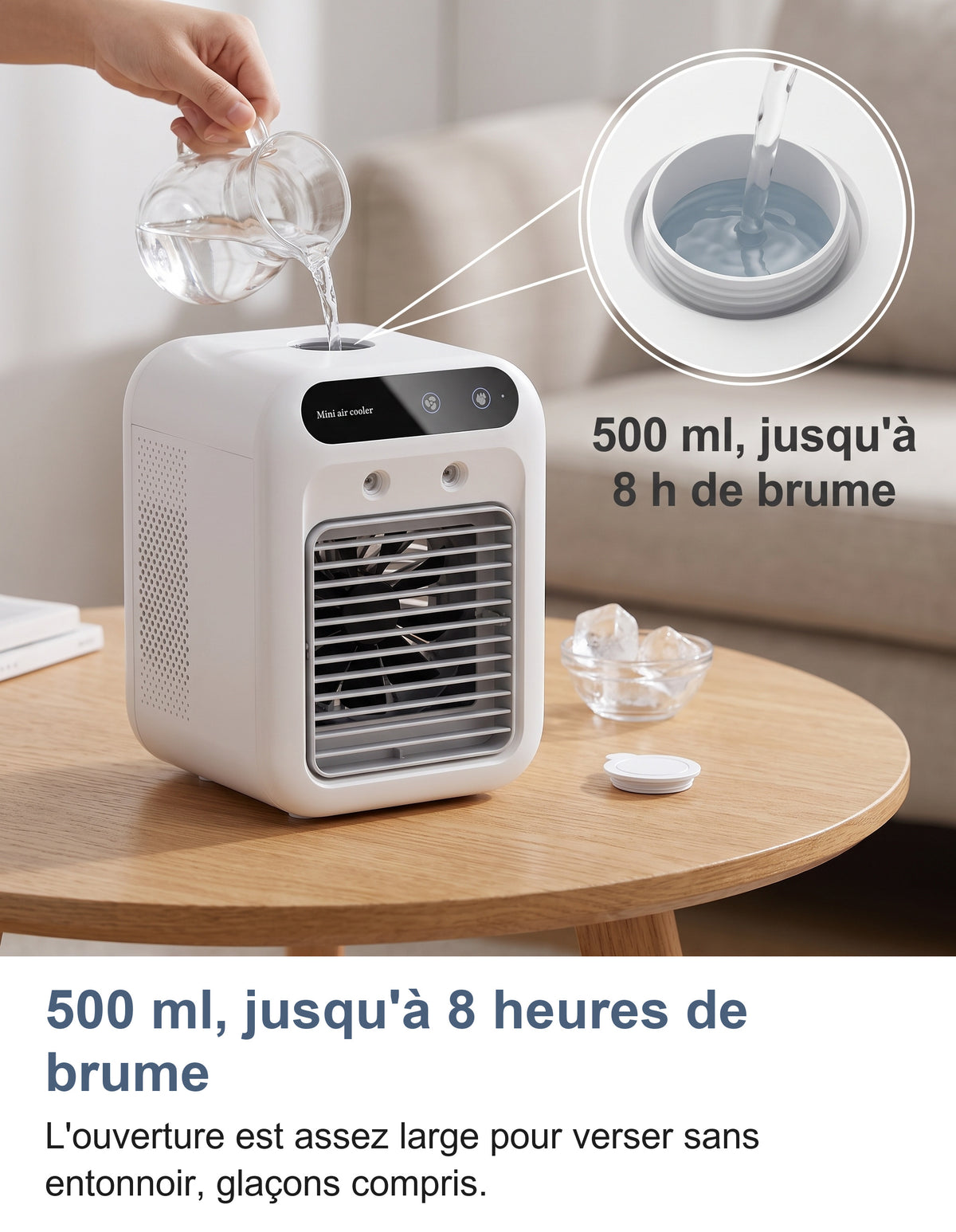 Eau versée dans l'ouverture du réservoir de 500 ml, zoom sur l'orifice