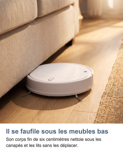 Robot aspirateur se faufilant sous un canapé bas