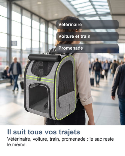 Le sac de transport chat porté dans une gare