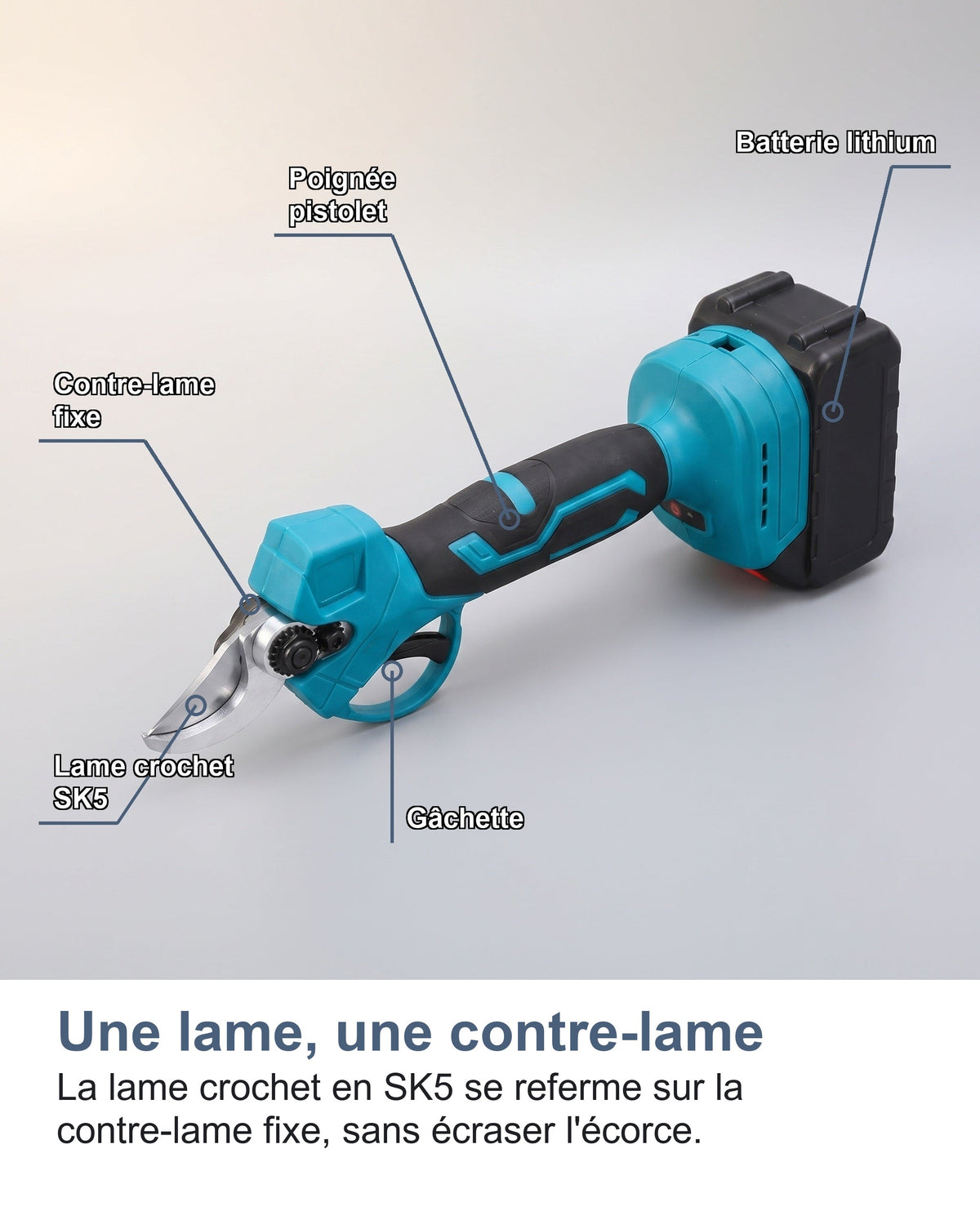 Le sécateur électrique vu de trois quarts, lame ouverte