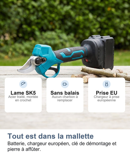 Le sécateur électrique posé sur un établi