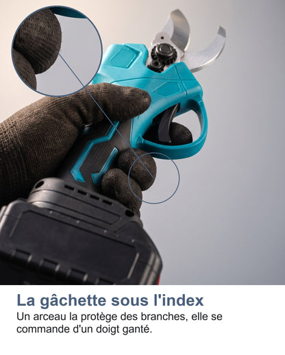 Gros plan sur la gâchette du sécateur électrique