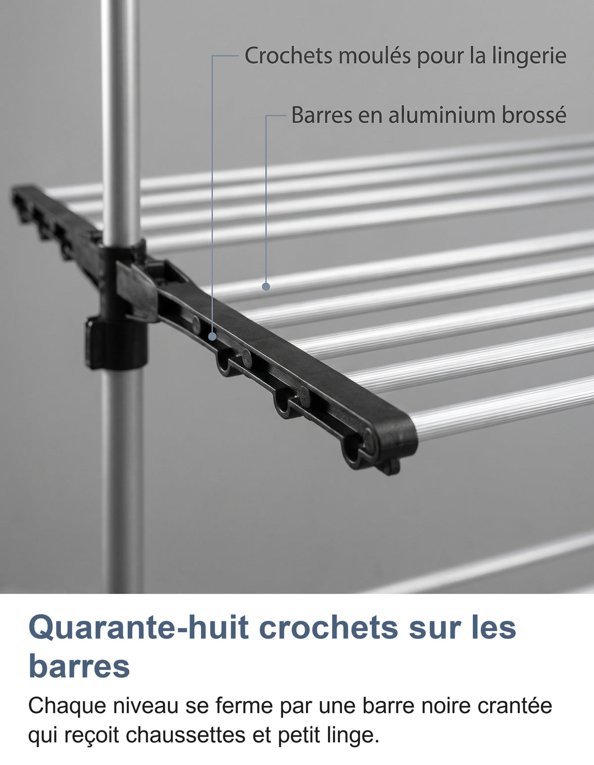 Gros plan sur une barre noire crantée et les barres aluminium d'un niveau