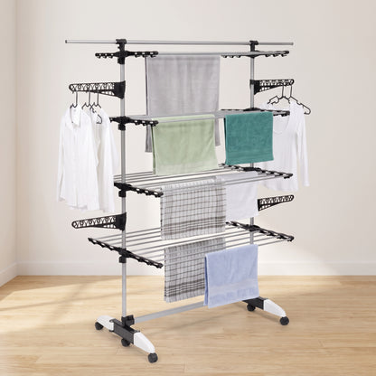 Sechoir a linge 4 niveaux charge de linge dans une piece lumineuse