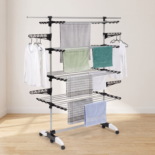 Sechoir a linge 4 niveaux charge de linge dans une piece lumineuse