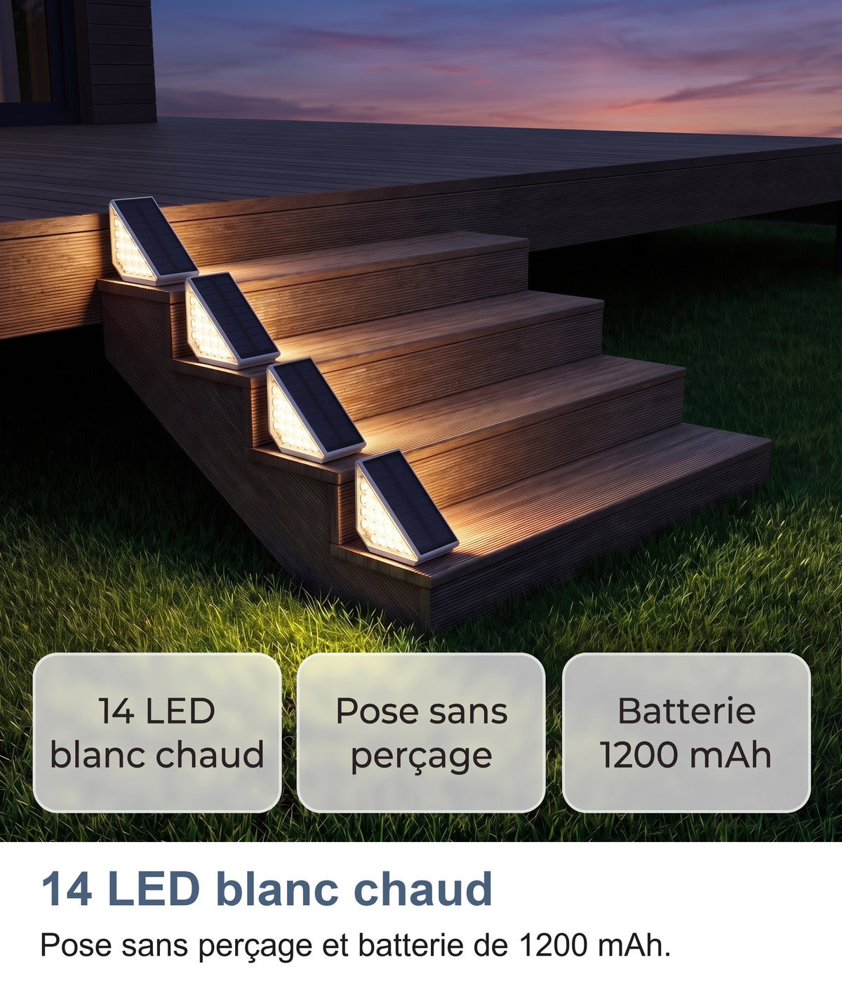 Quatre spots sur un escalier de terrasse en bois : 14 LED blanc chaud, pose sans perçage, batterie 1200 mAh