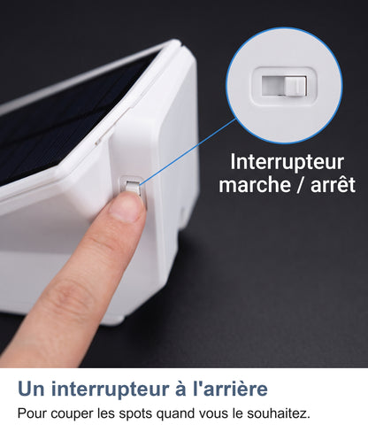 Un doigt sur l'interrupteur marche arrêt à l'arrière du spot