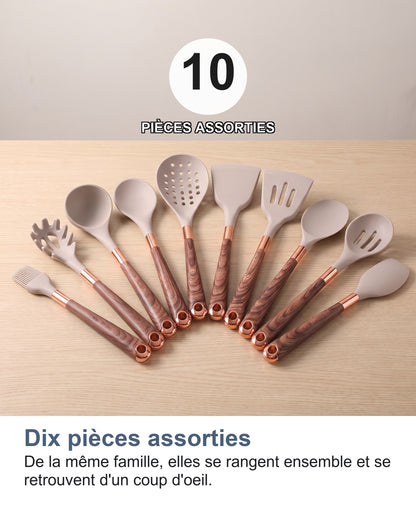 Les dix pièces du set en éventail sous le chiffre dix