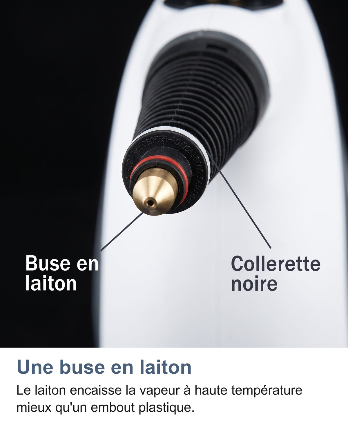 Gros plan de la buse en laiton et de sa collerette noire