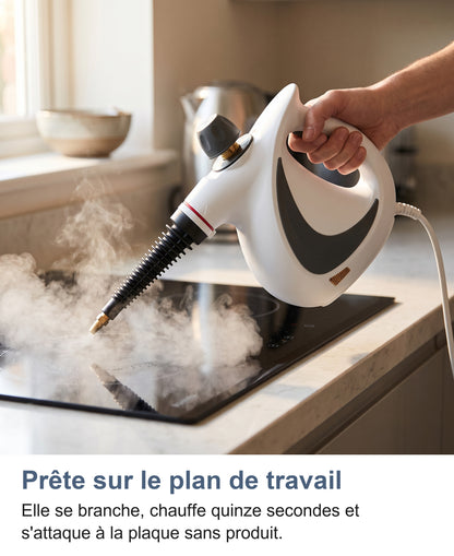 Nettoyeur vapeur en action sur une plaque de cuisson en verre